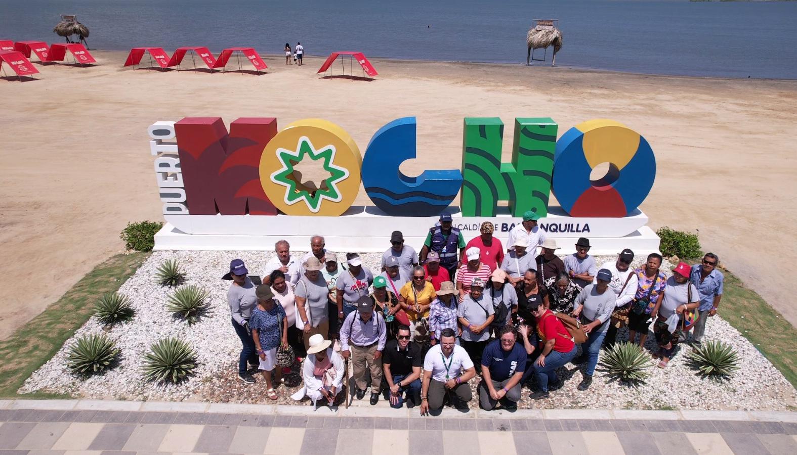 Adultos mayores Puerto Mocho.