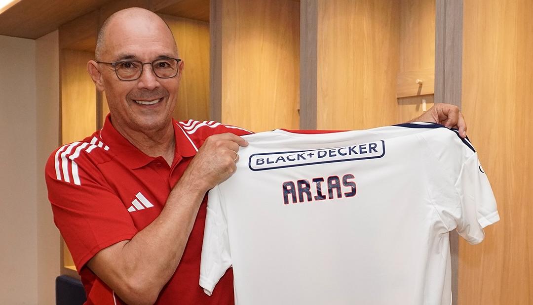 El uruguayo Alfredo Arias reemplazó en Junior a César Farias. 