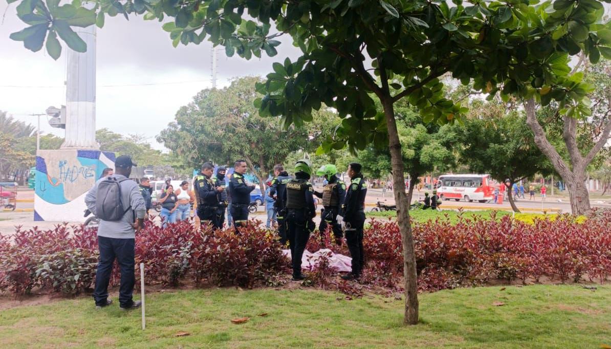 El cuerpo fue hallado en la rotonda de la calle 17, en Barranquilla.
