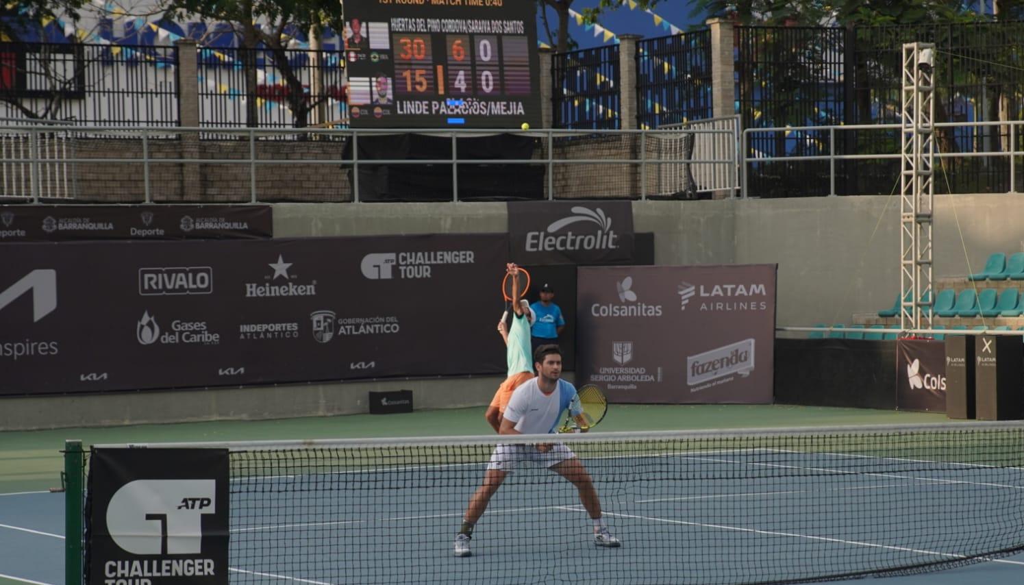 Los colombianos Nicolás Mejía y Samuel Linde durante su partido de dobles. 