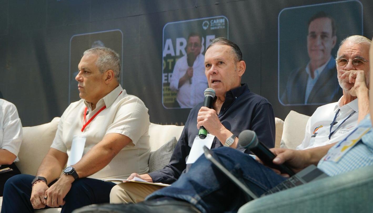 Efraín Cepeda, senador de la República. 