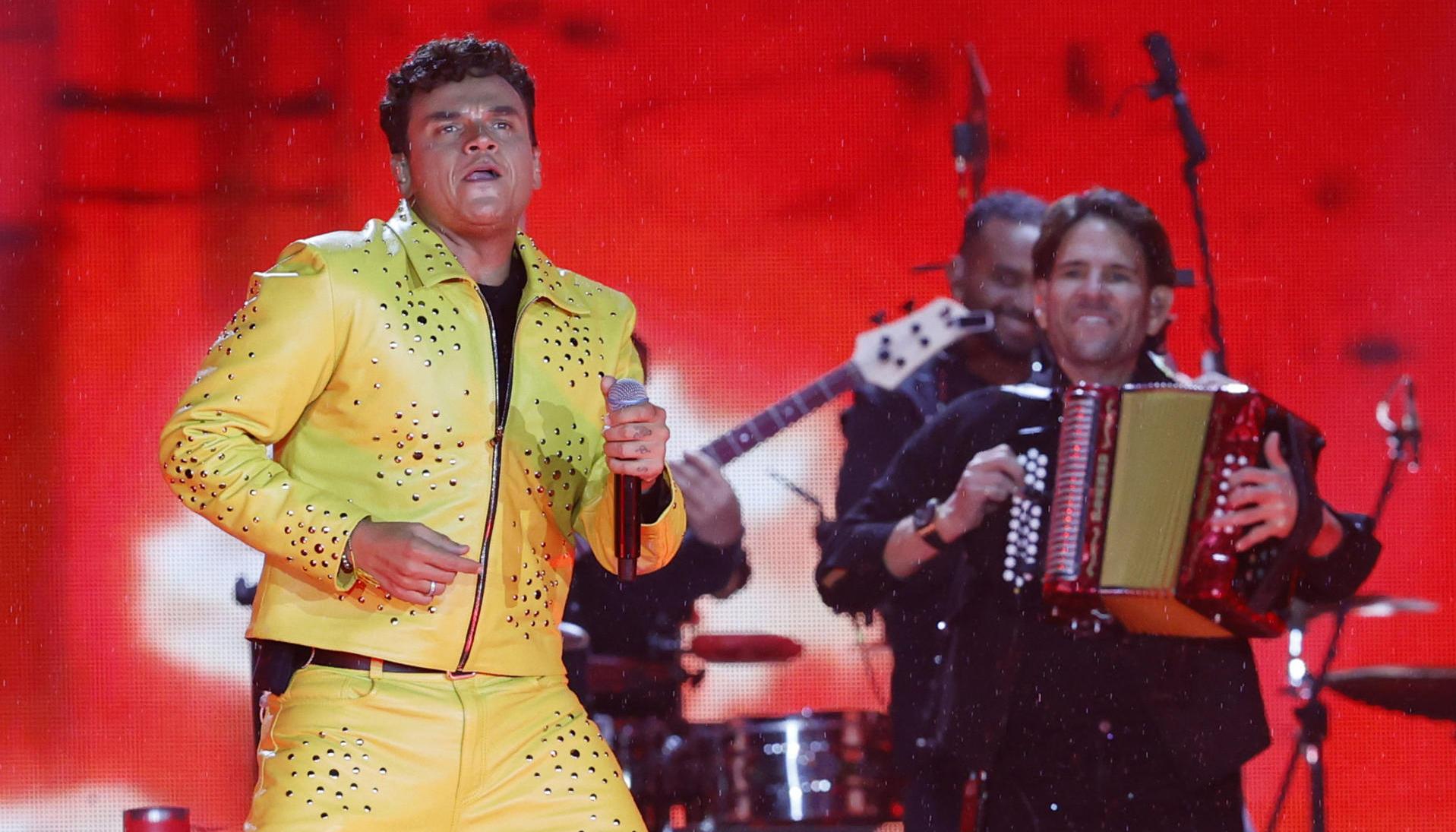 Silvestre Dangond y Juancho De la Espriella durante el concierto. 