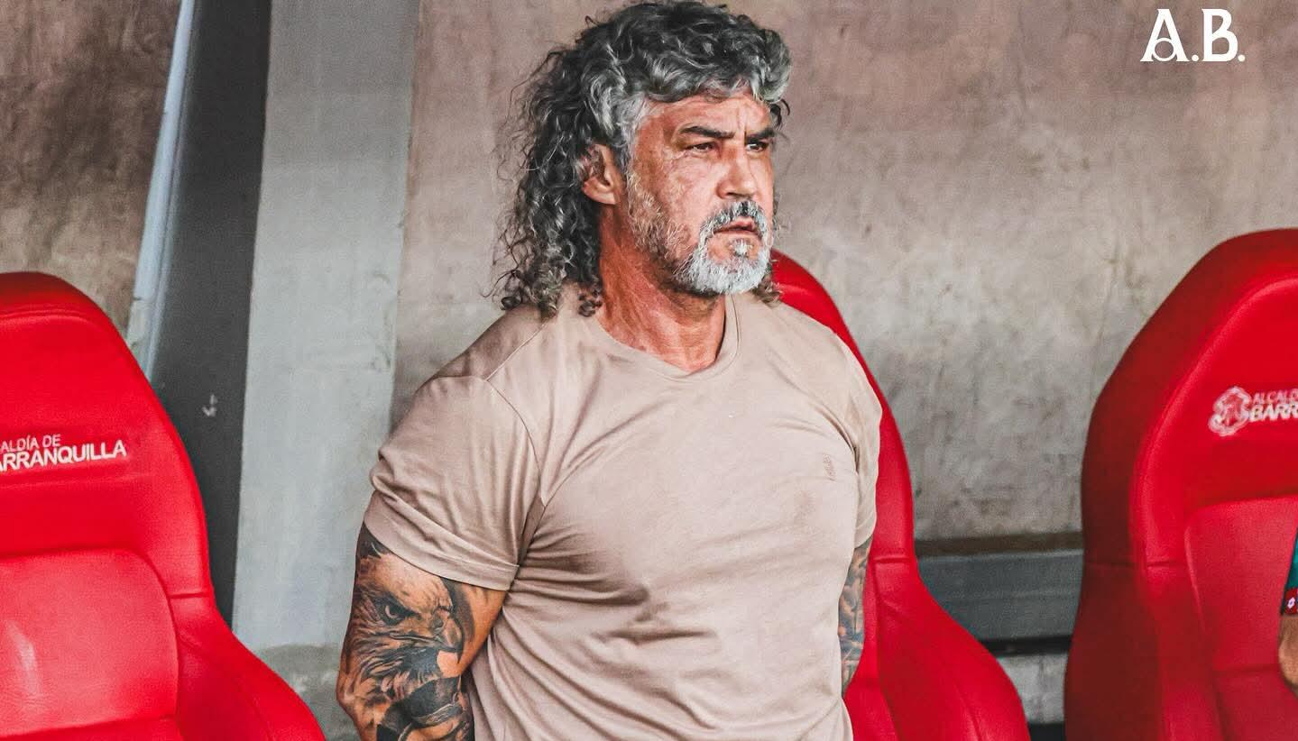 Leonel Álvarez, director técnico del Bucaramanga. 