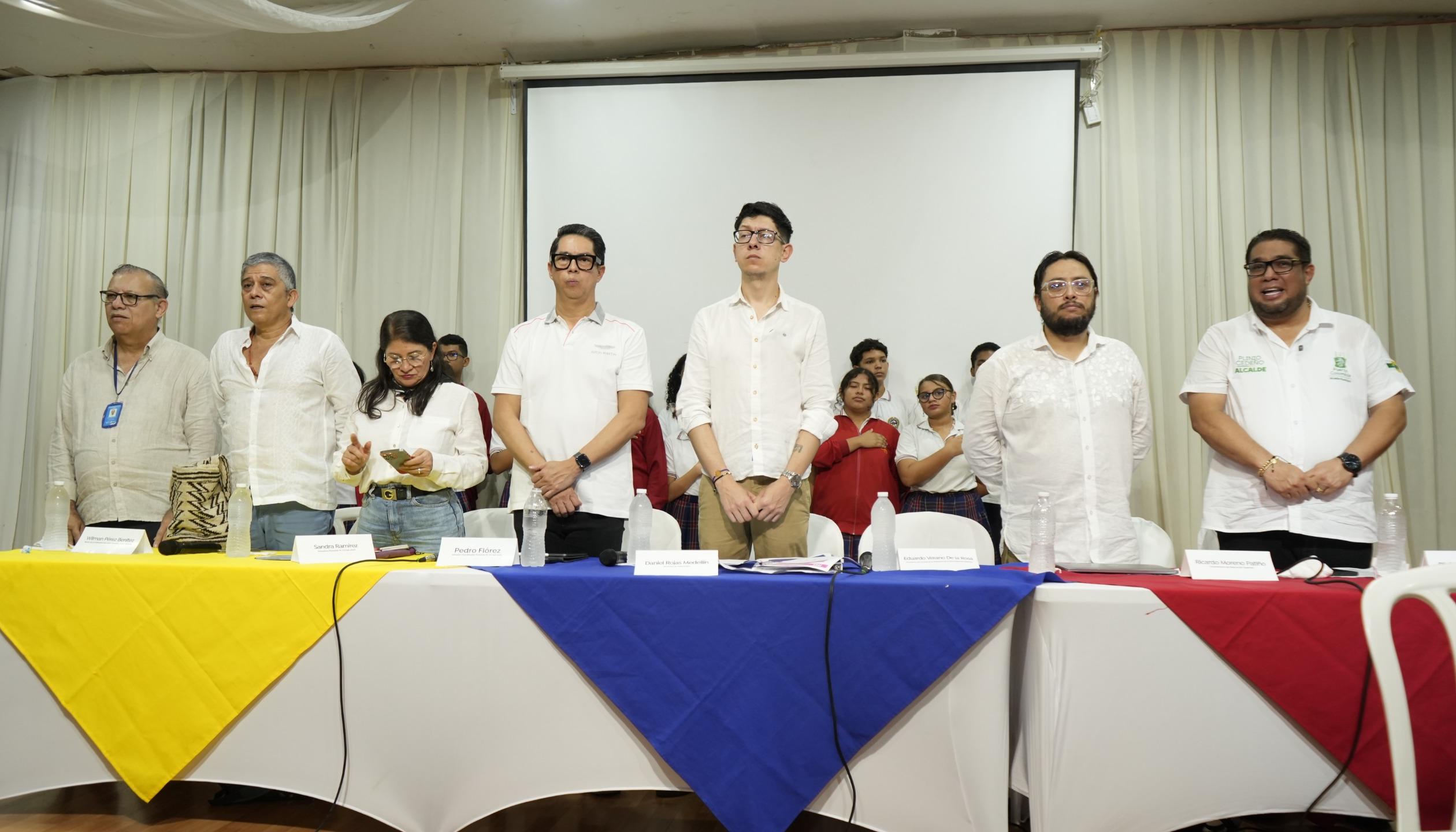 Ministro de Educación, Daniel Rojas, en compañía de funcionarios del Gobierno, congresistas y alcalde de Puerto Colombia. 