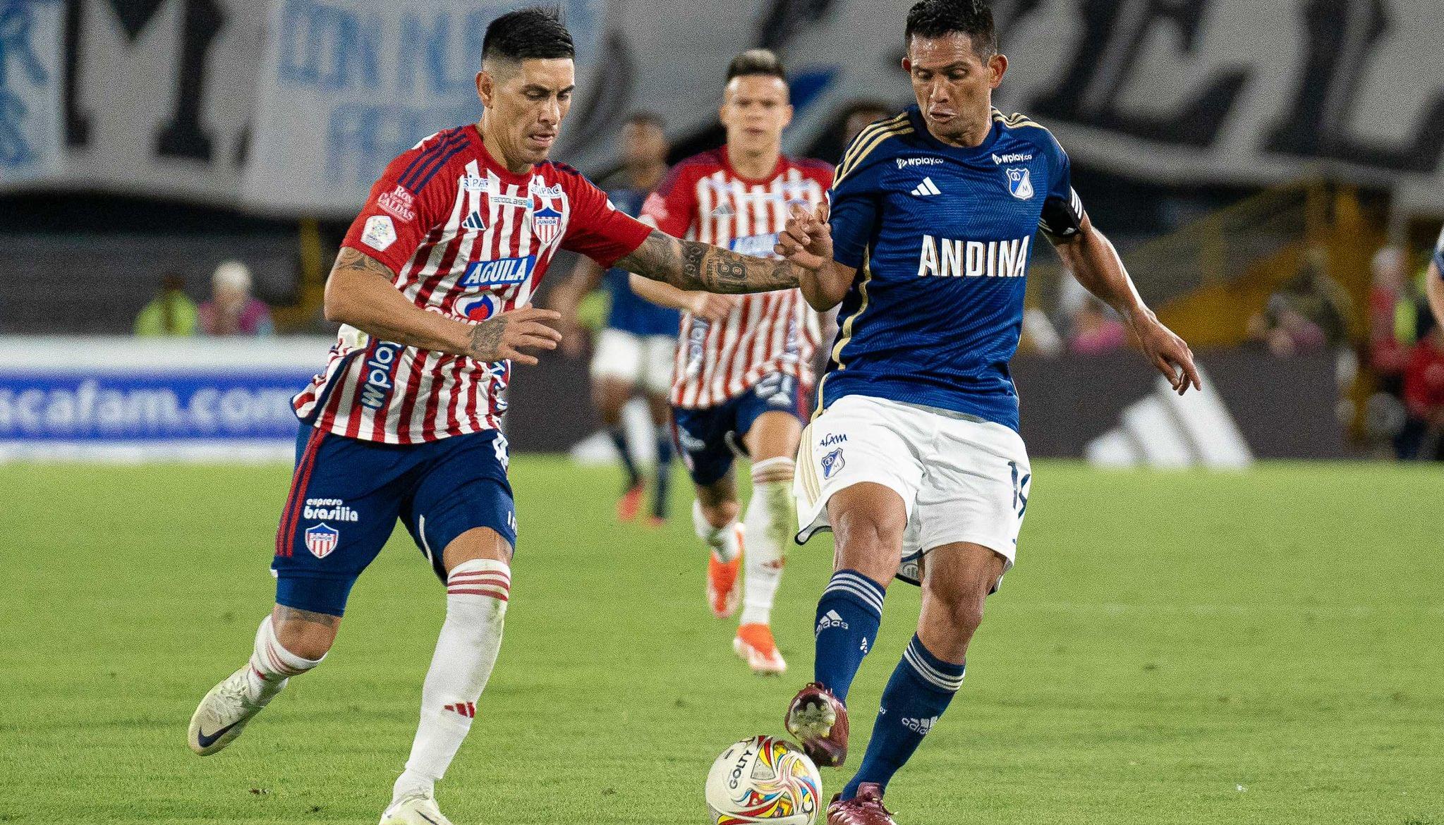 Acción de la última visita de Junior a Millonarios, que terminó con victoria 2–0 para los albiazules. 