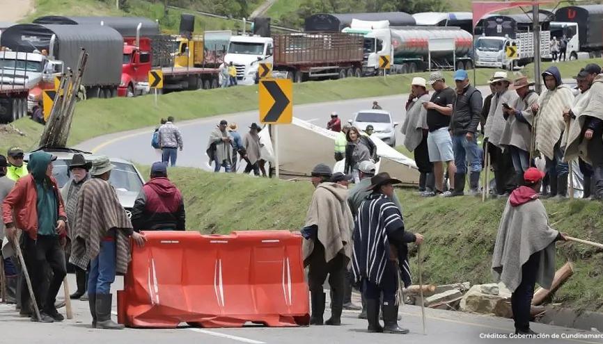 Los que siguen en la protesta son los campesinos que tienen cultivos en zonas de páramos quienes piden fexilibilidad del Gobierno.