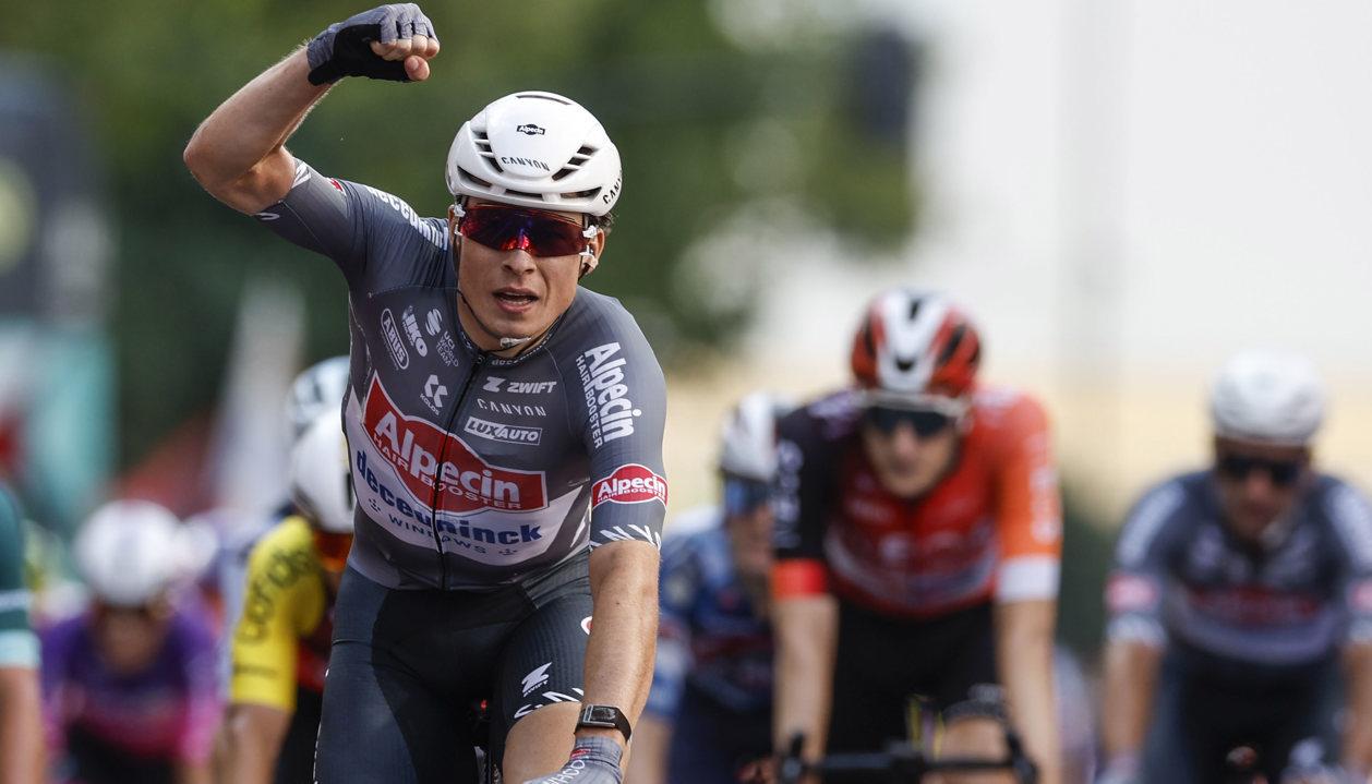 Jasper Philipsen celebra tras ganar la octava etapa de la Vuelta a España. 