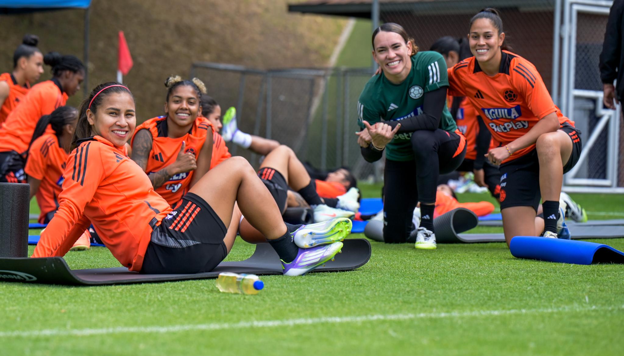 Leicy Santos, Jorelyn Carabalí, Katherine Tapia y Marcela Restrepo, integrantes de la Selección Colombia femenina. 