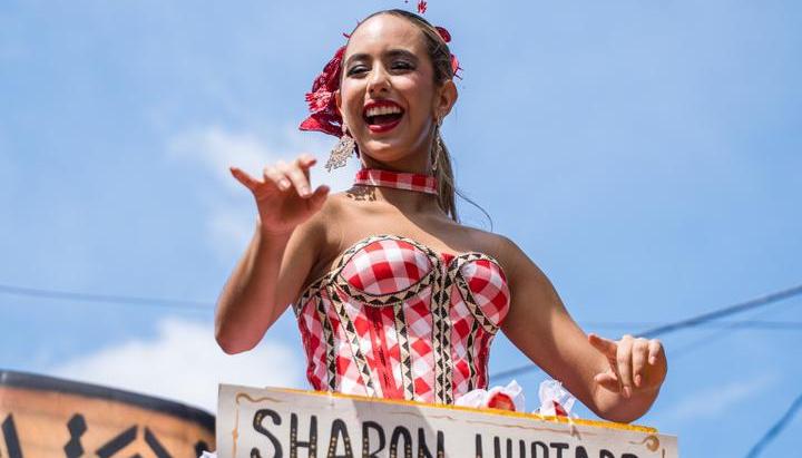 Sharon Hurtado, reina del Carnaval de la 44.
