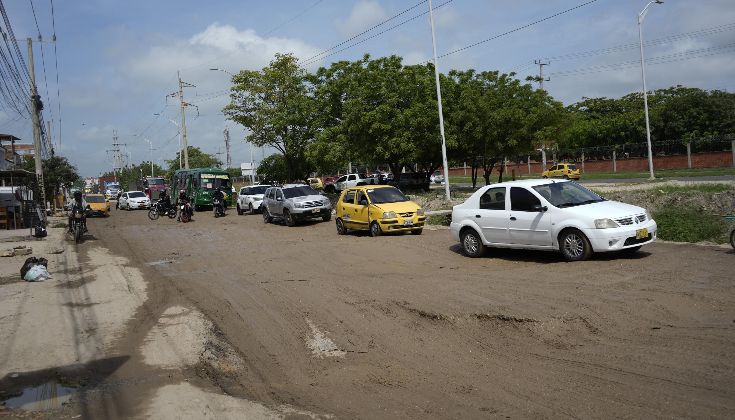 Tramo en mal estado de la Circunvalar, entre Murillo y Calle 30, en Soledad.