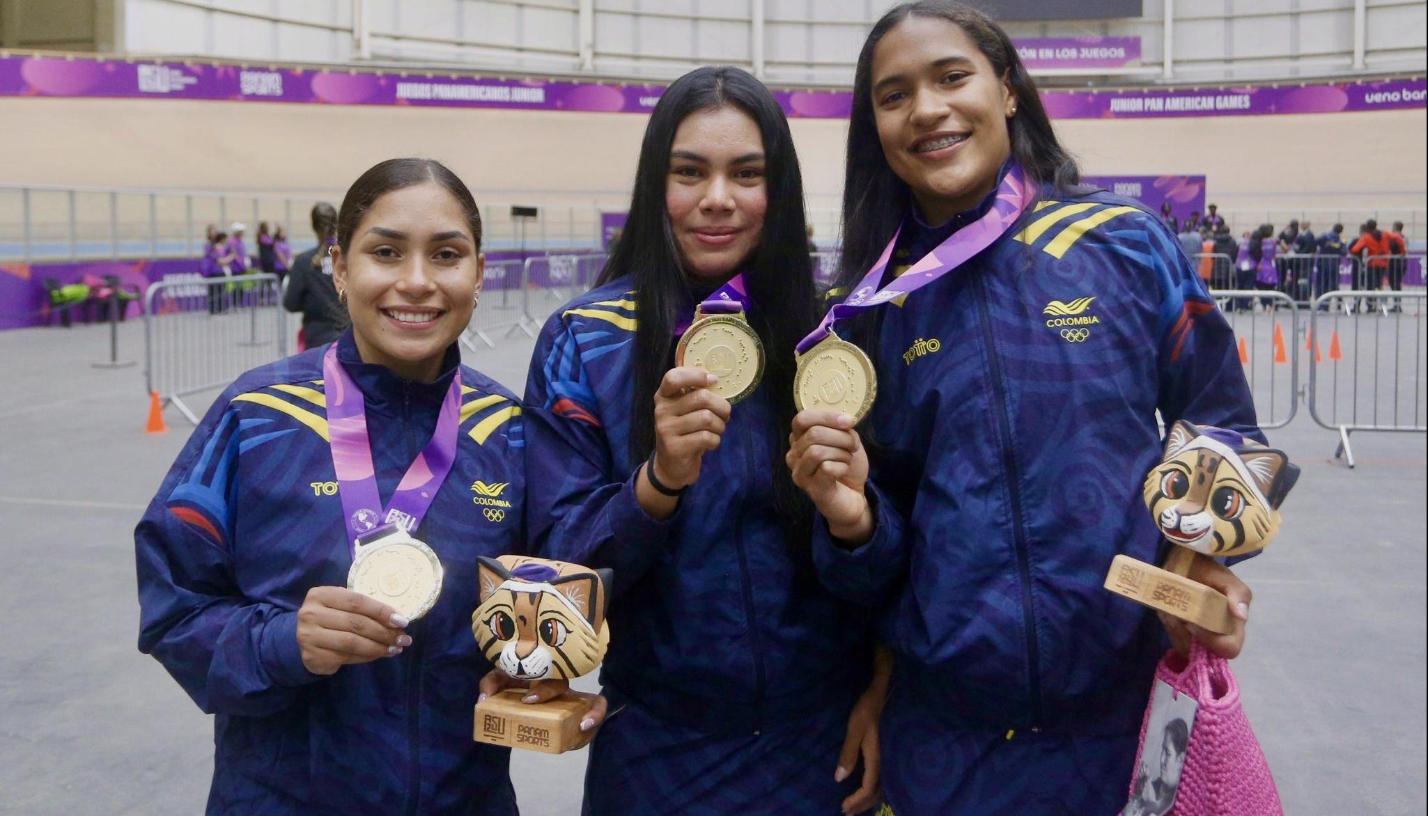 Stefany Cuadrado, Marianis Salazar y Nathalia Martínez, ganadoras en femenino. 