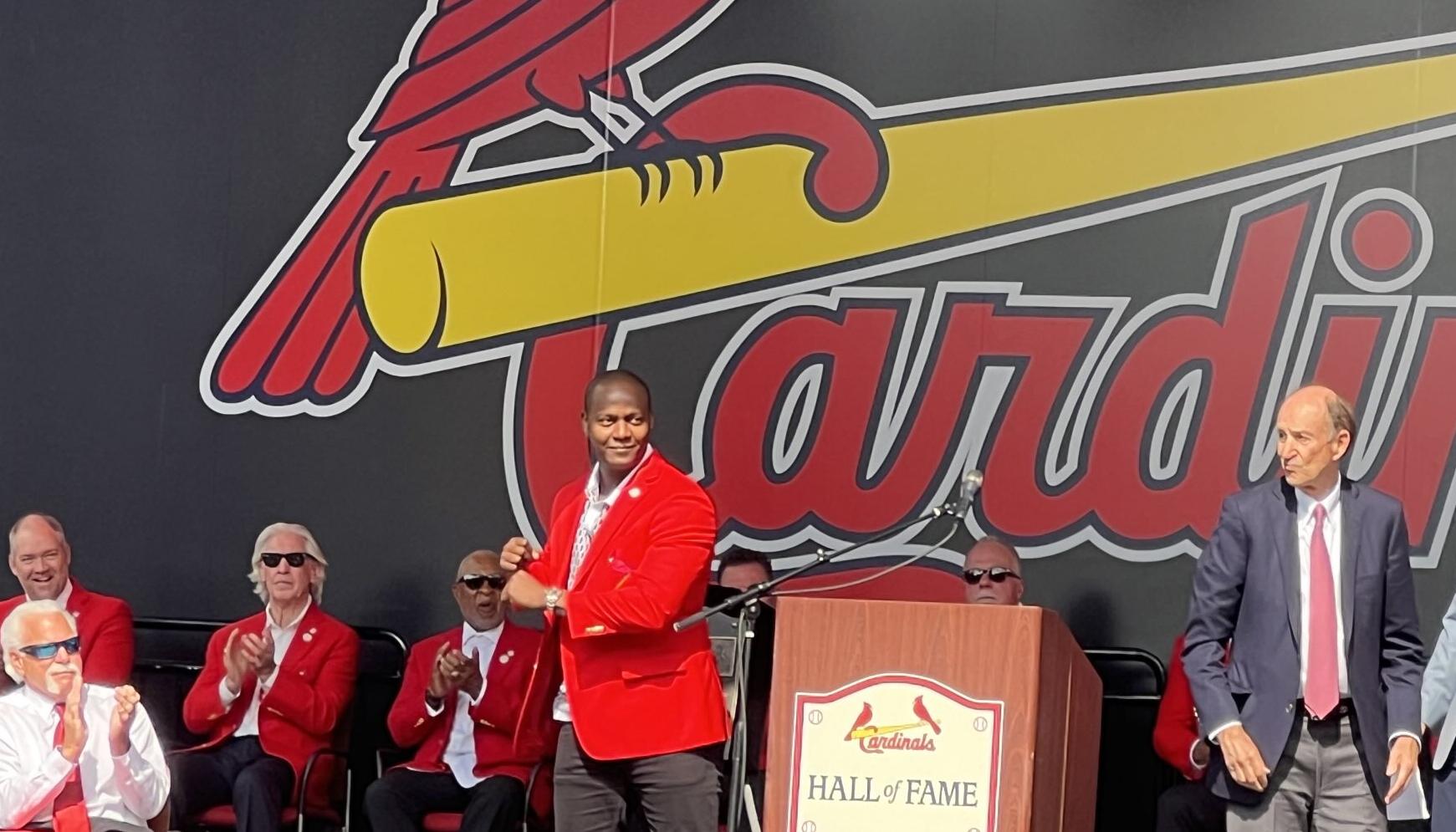 Édgar Rentería, exaltado al Salón de la Fama de los Cardenales.