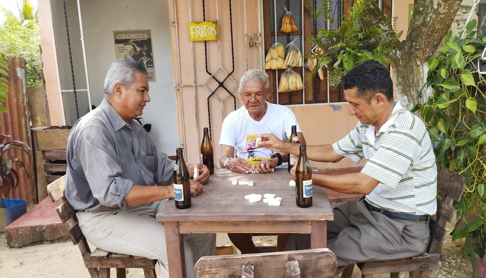 La grabaciones duran 12 horas. 