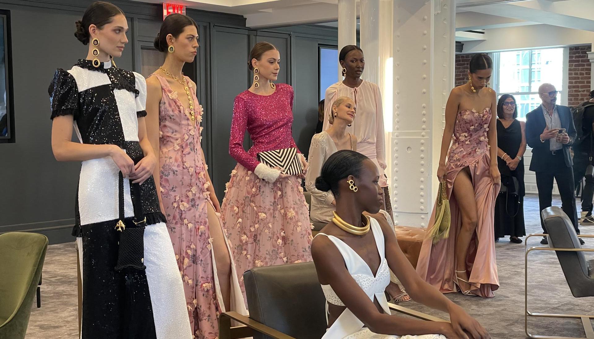 Modelos lucen diseños de la colección primavera-verano 'Bloom'. 