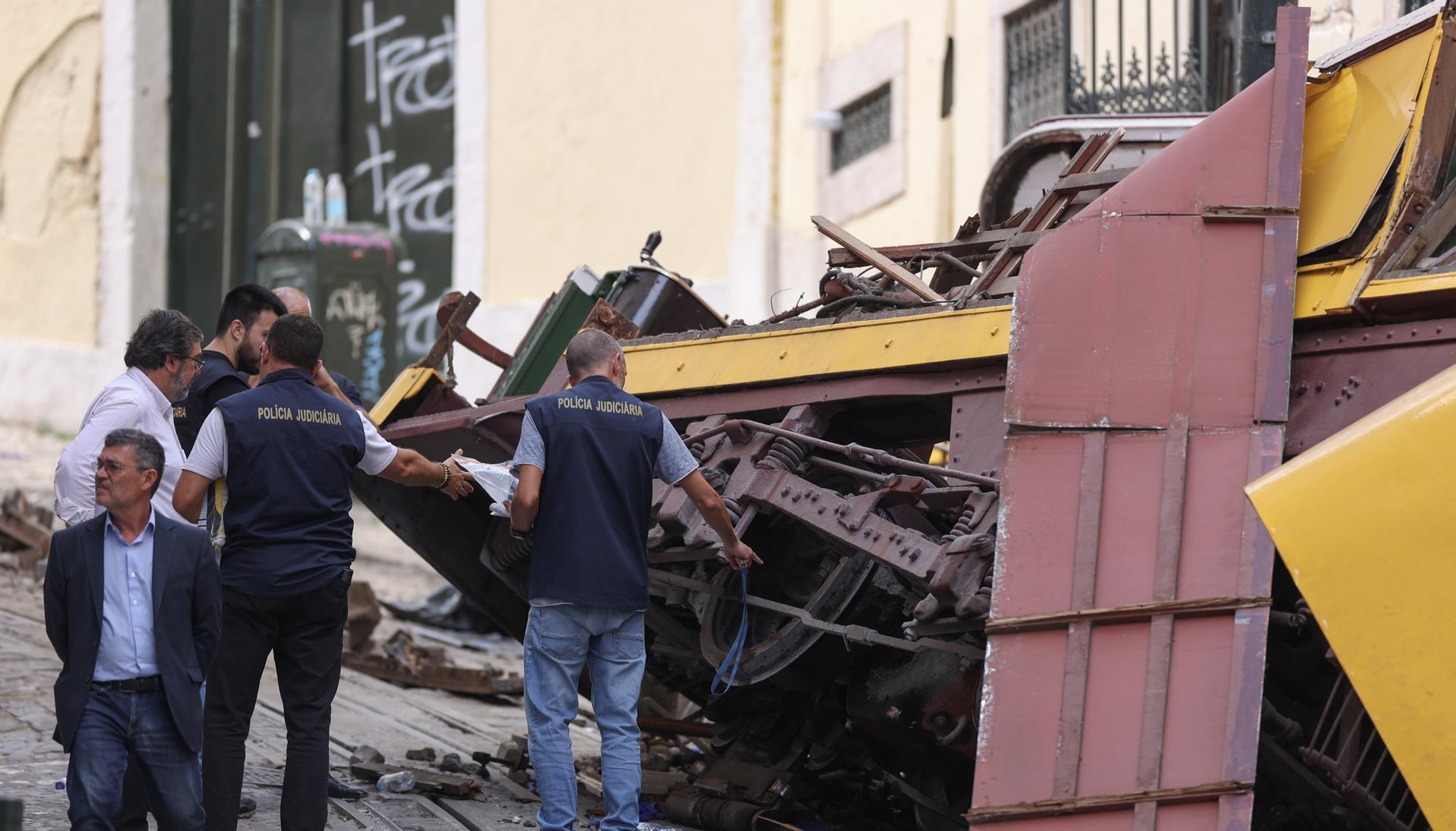 Así terminó el funicular en el centro de Lisboa.