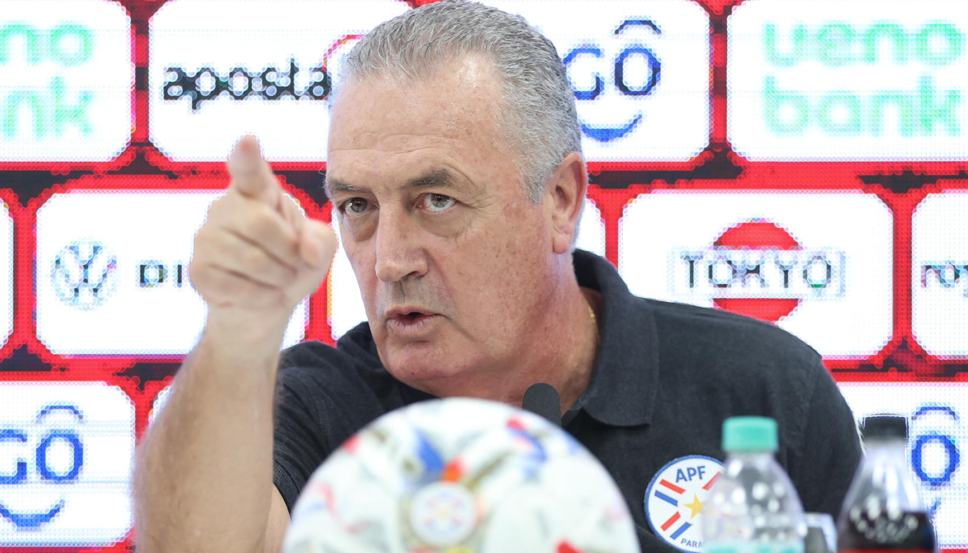 Gustavo Alfaro, técnico de Paraguay.