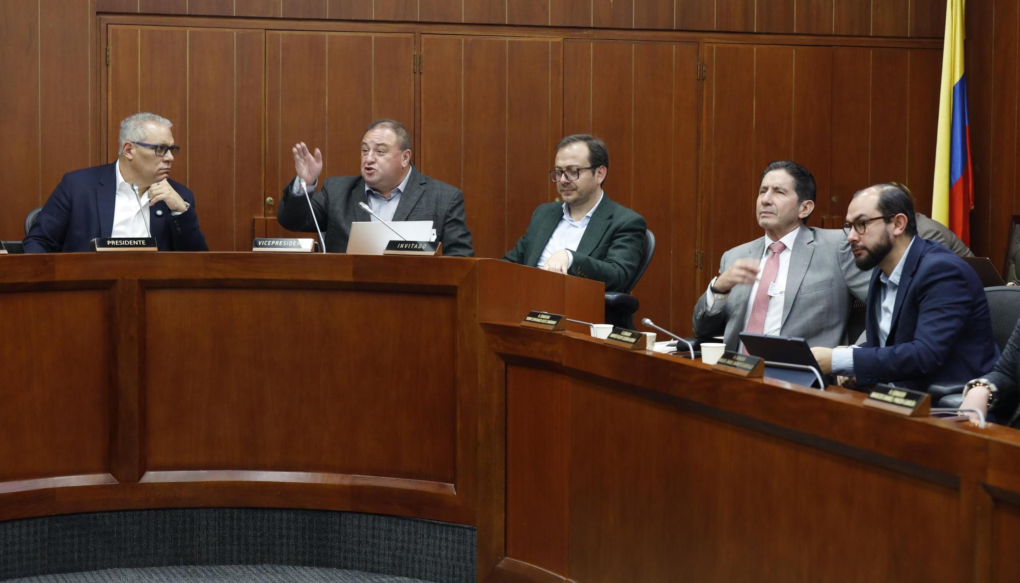 Agente interventor de Air-e, Nelson Vásquez, durante el debate en la Comisión Quinta del Senado.