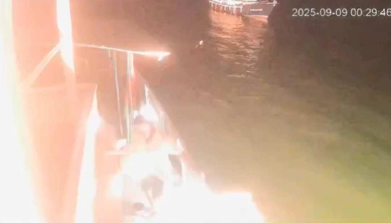 Momento en que fue impactado el buque.