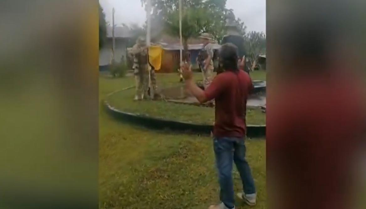 Perú retiró bandera de Colombia izada en pueblo fronterizo