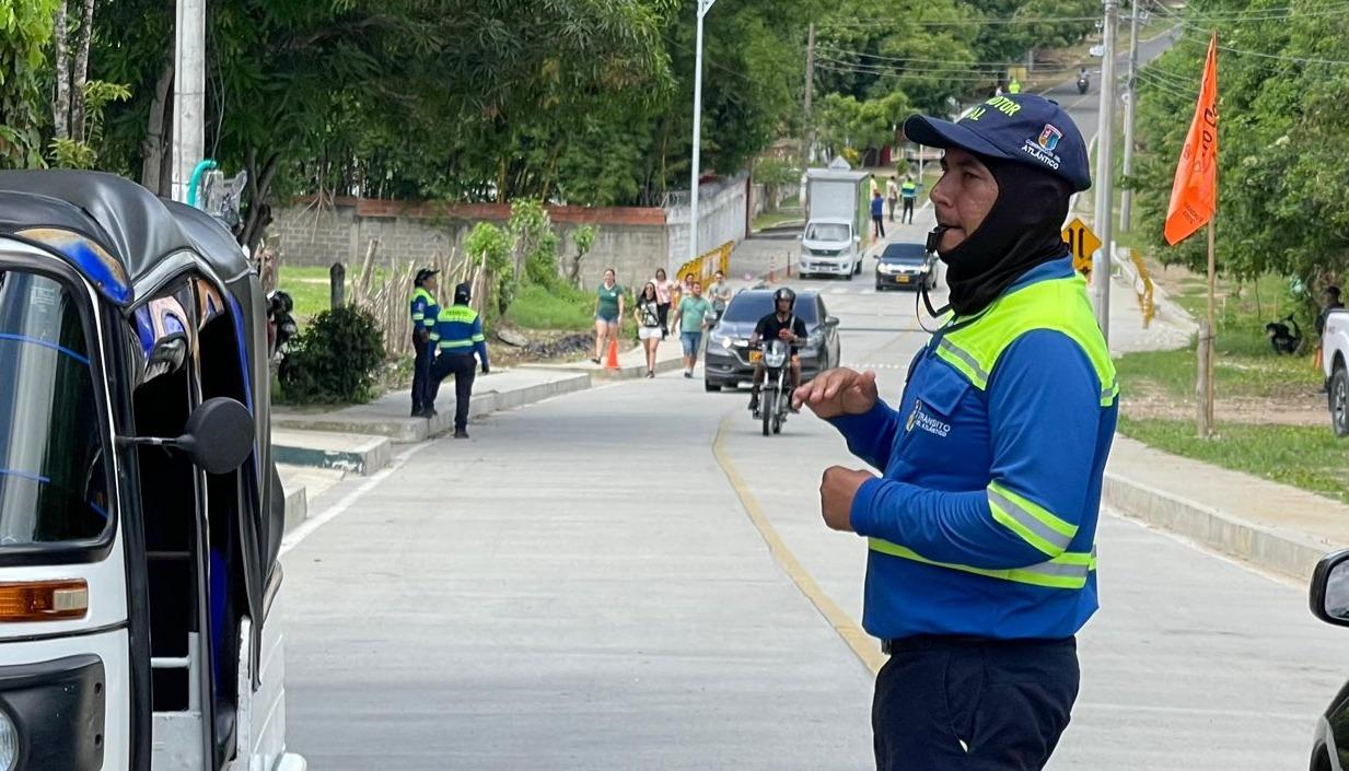 Prohíben parrillero en motos y circulación de menores en la noche en Baranoa