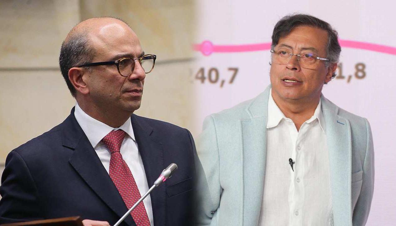 El electo magistrado de la Corte Constitucional, Carlos Camargo, y el Presidente Gustavo Petro.