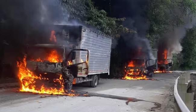 Camiones incinerados.