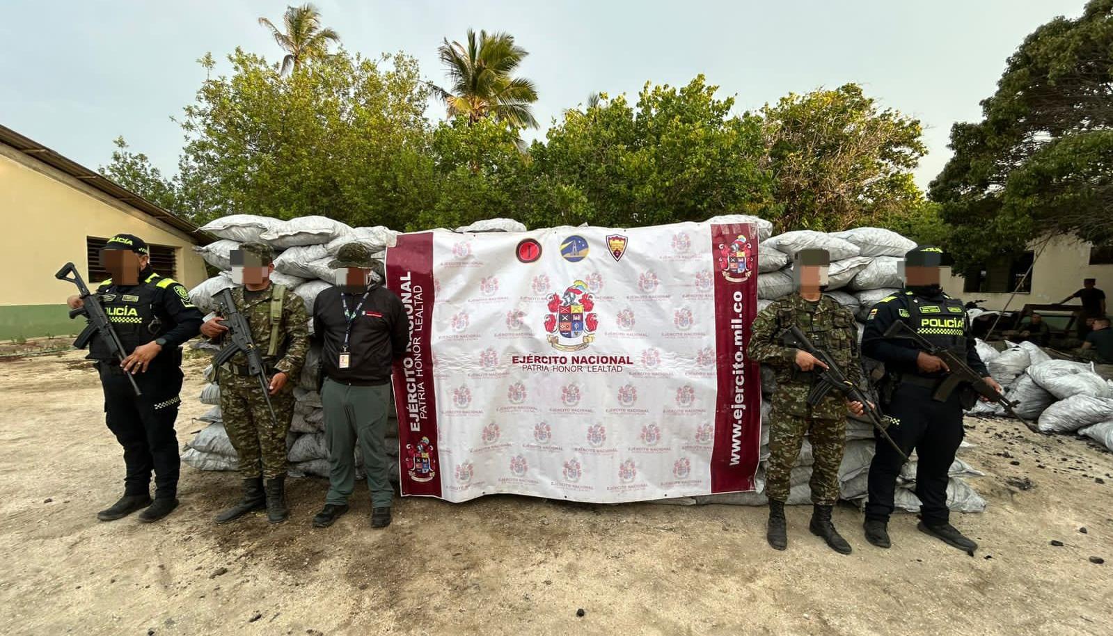 Carbón vegetal incautado.