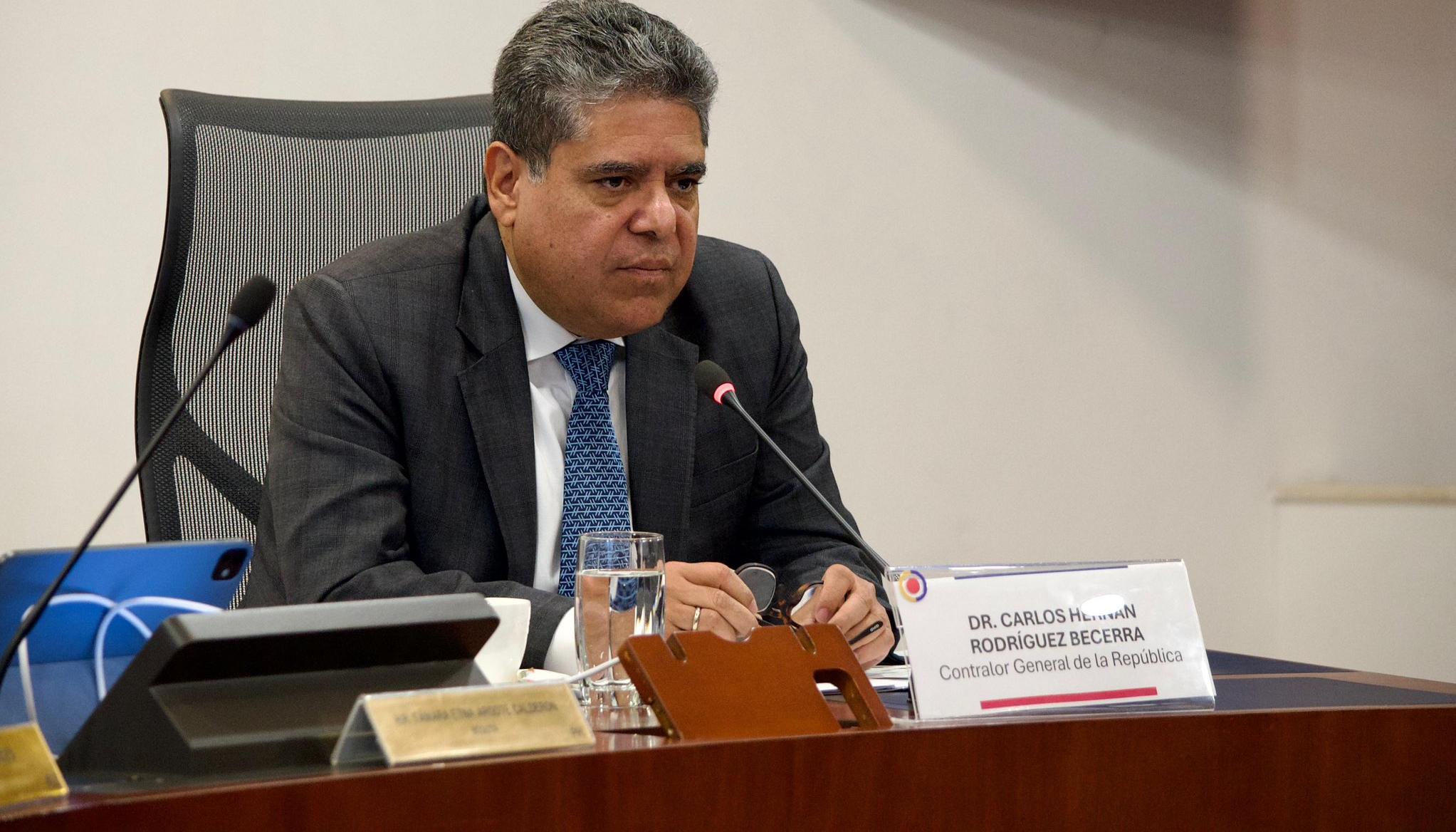 El Contralor Carlos Hernán Rodríguez.