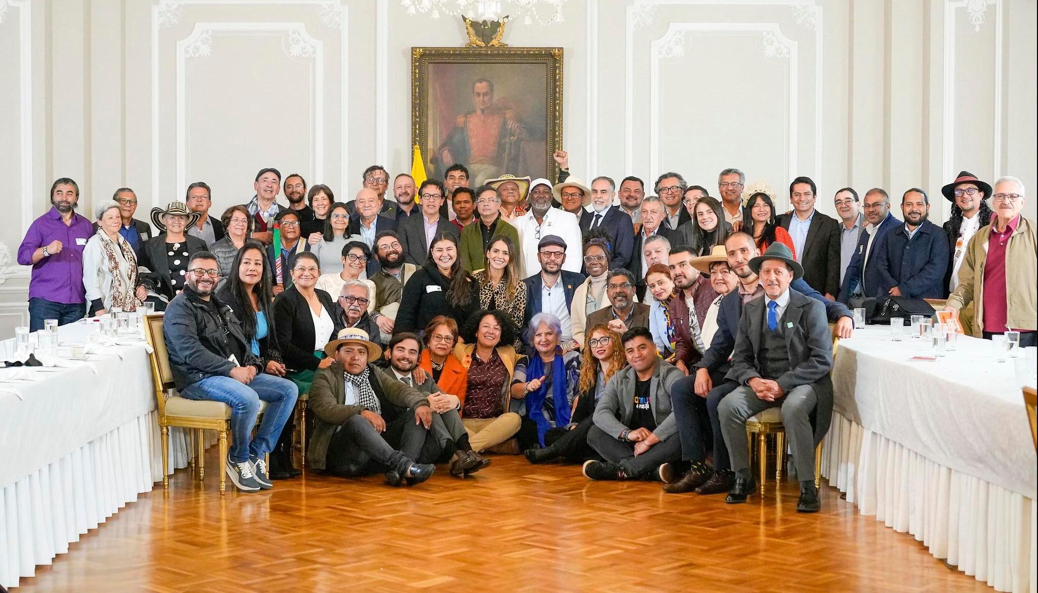 El Presidente Gustavo Petro reunido con integrantes del Pacto Histórico.