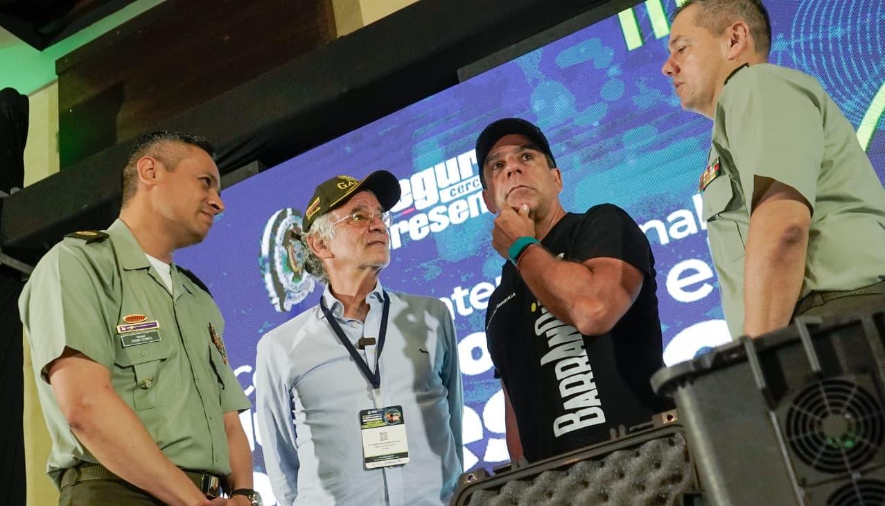 El gobernador Eduardo Verano, el alcalde Alejandro Char y el comandante de la Policía Metropolitana de Barranquilla, Edwin Urrego.