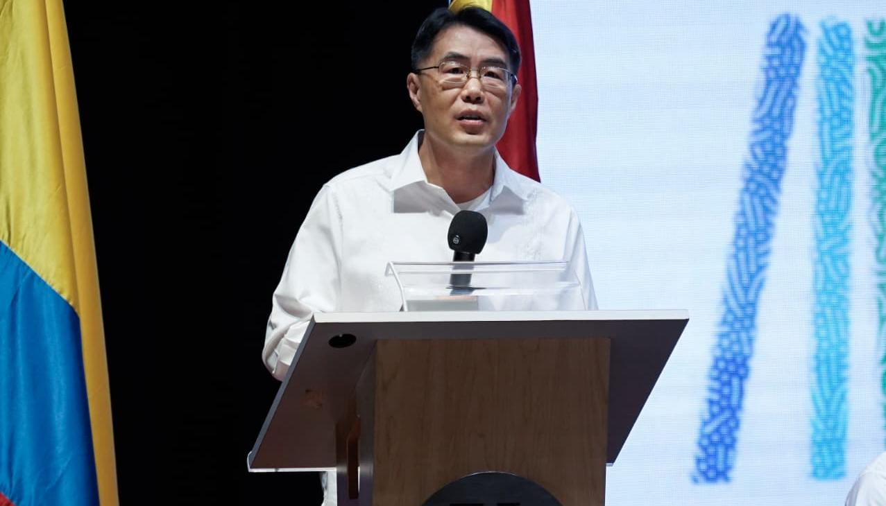 El embajador de China en Colombia, Zhu Jingyang.