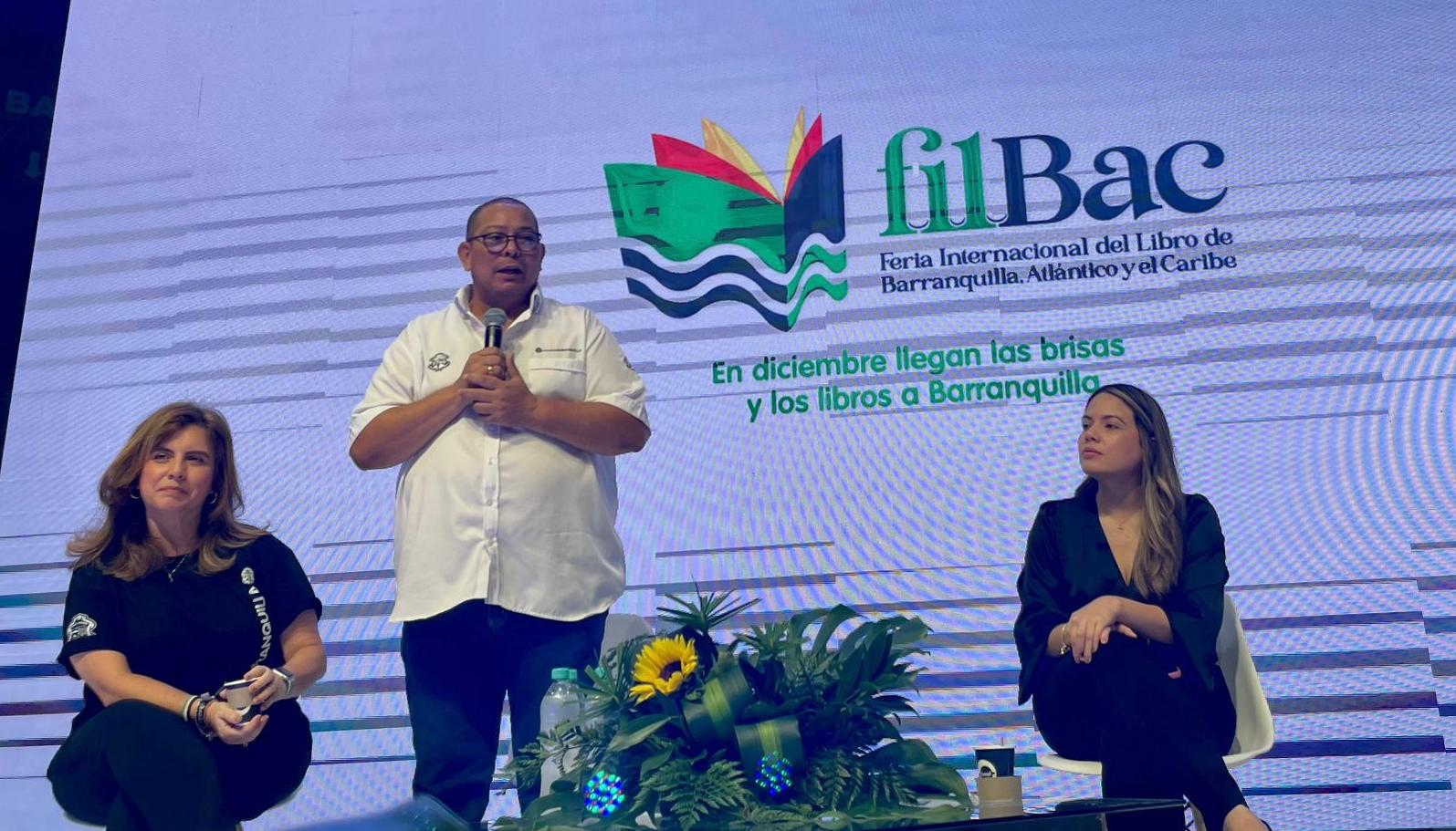 La secretaria de Educación, Paola Amar; el secretario de Cultura, Juan Carlos Ospino, y la secretaria de Cultura del Atlántico, Verónica Cantillo