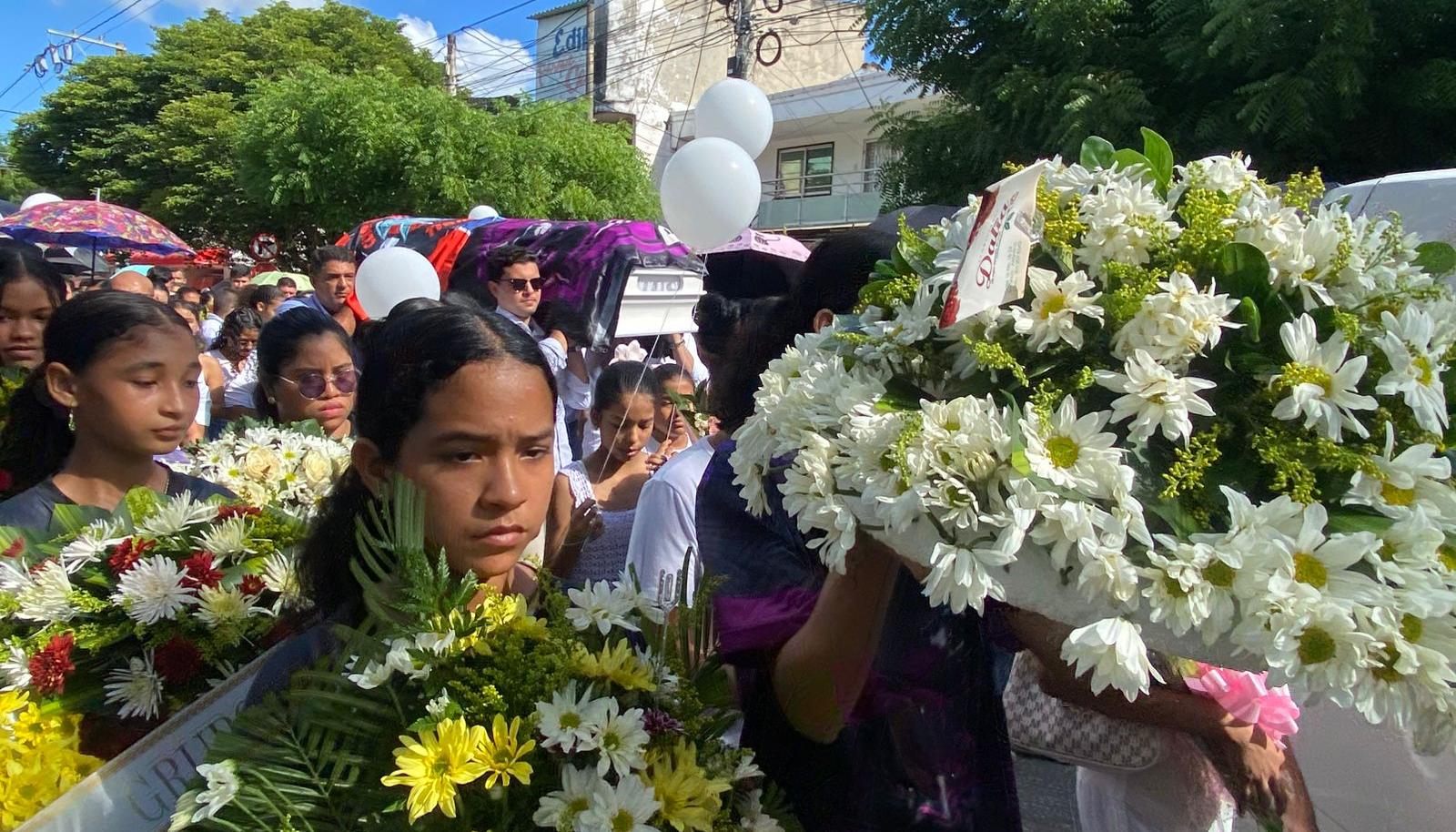 Flores durante las honras fúnebres.