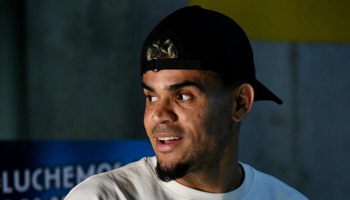 Luis Díaz en su llegada a Barranquilla.