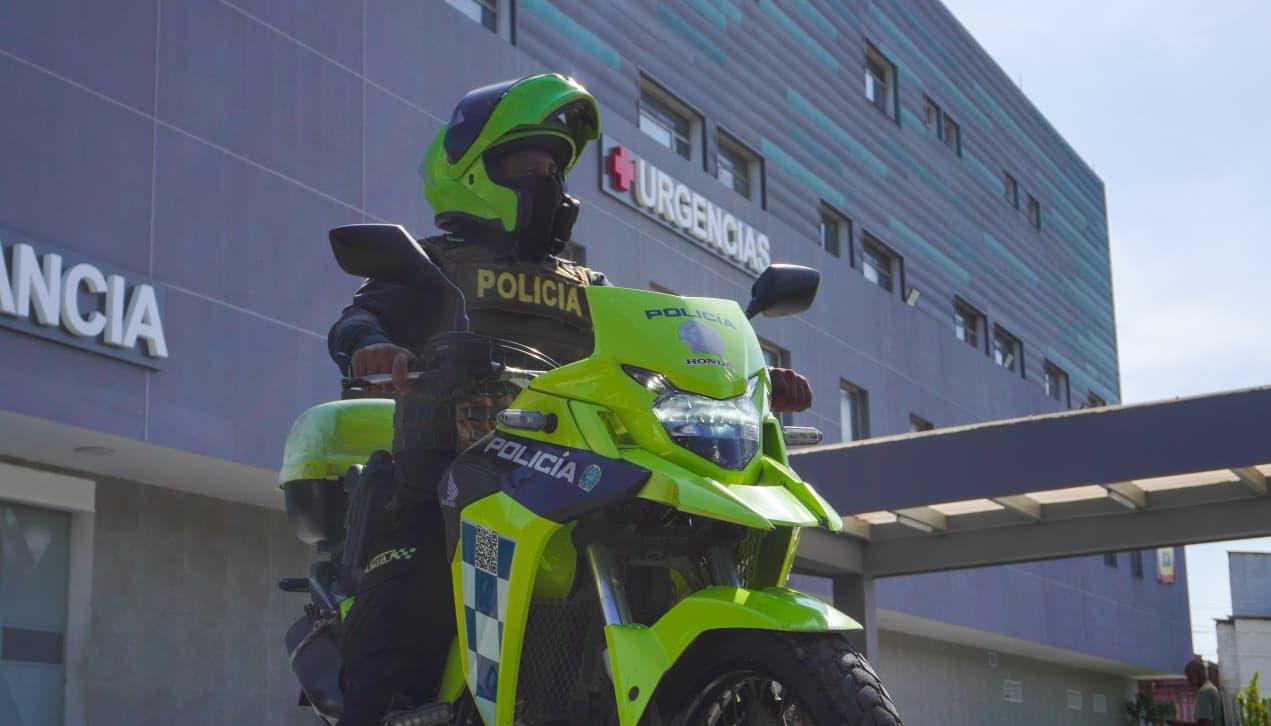 La Policía hace presencia en el Hospital General de Barranquilla.