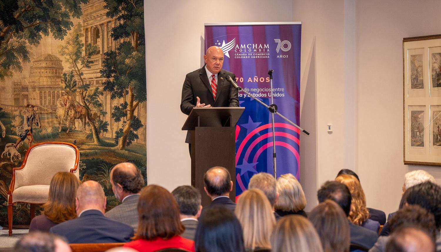 Encargado de Negocios de los Estados Unidos en Colombia, John McNamara.