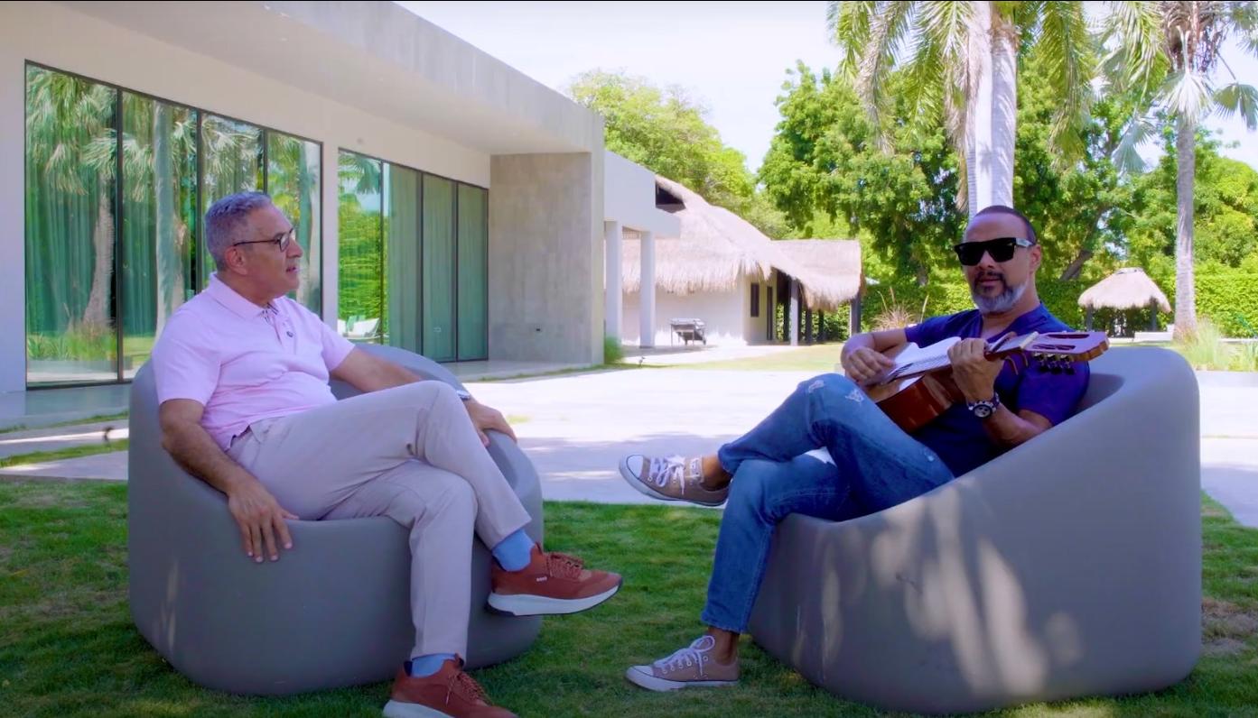 Jorge Cura entrevistando a Wilfran Castillo.