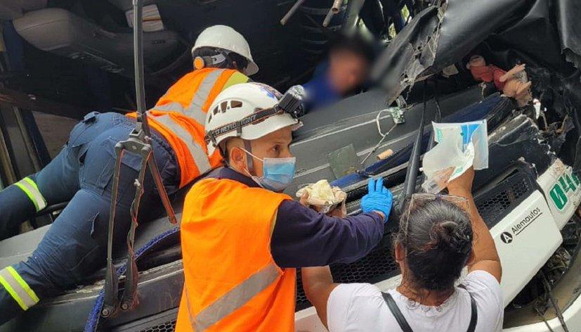 Accidente de bus en vía Medellín-Urabá.