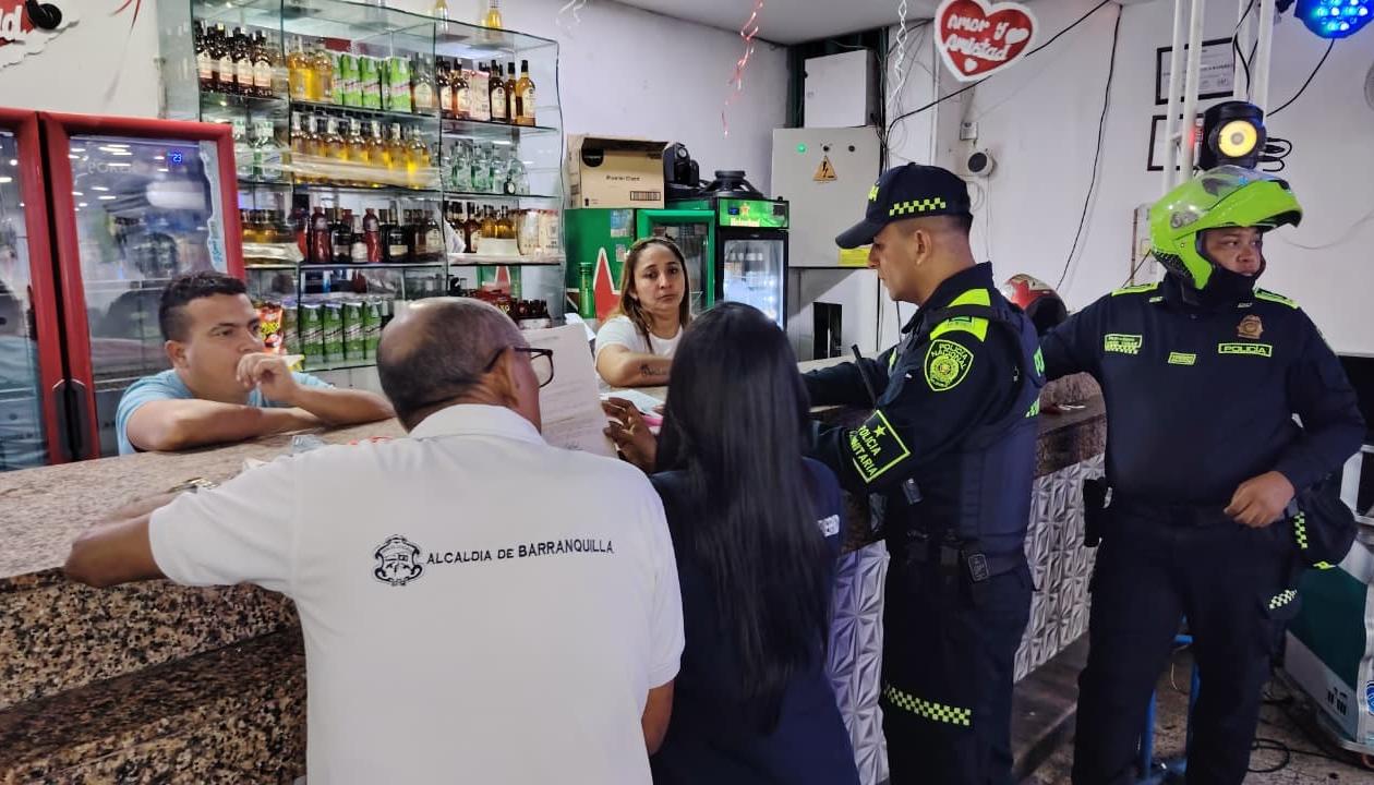 Labor de la Policía durante la celebración de amor y amistad.