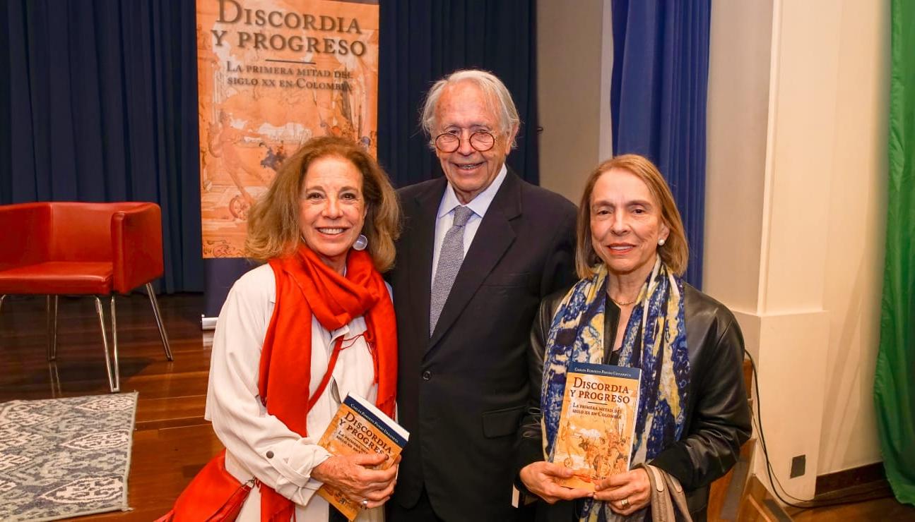 Lola Castello, Carlos Roberto Pombo y Juliana Márquez. 