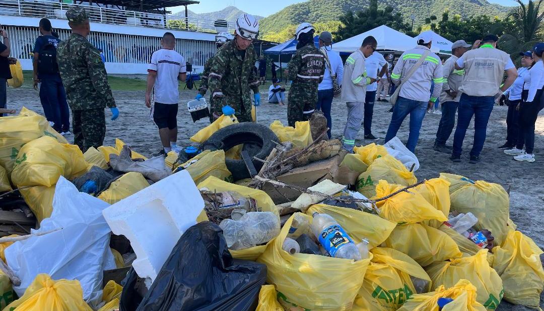 Limpieza en zona de playas en Santa Marta