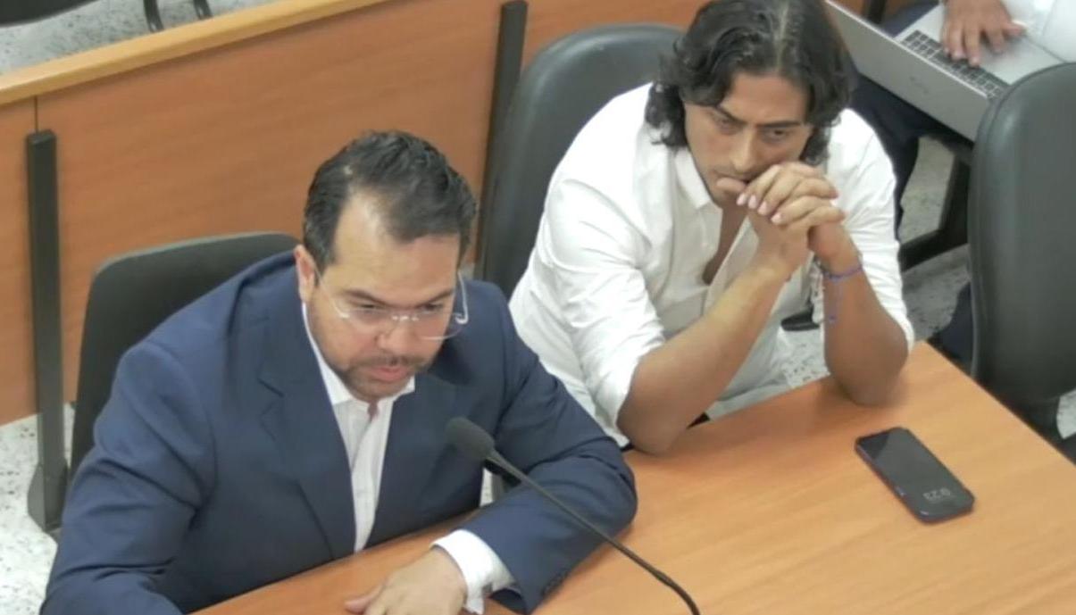 Nicolás Petro y el abogado Alejandro Carranza.