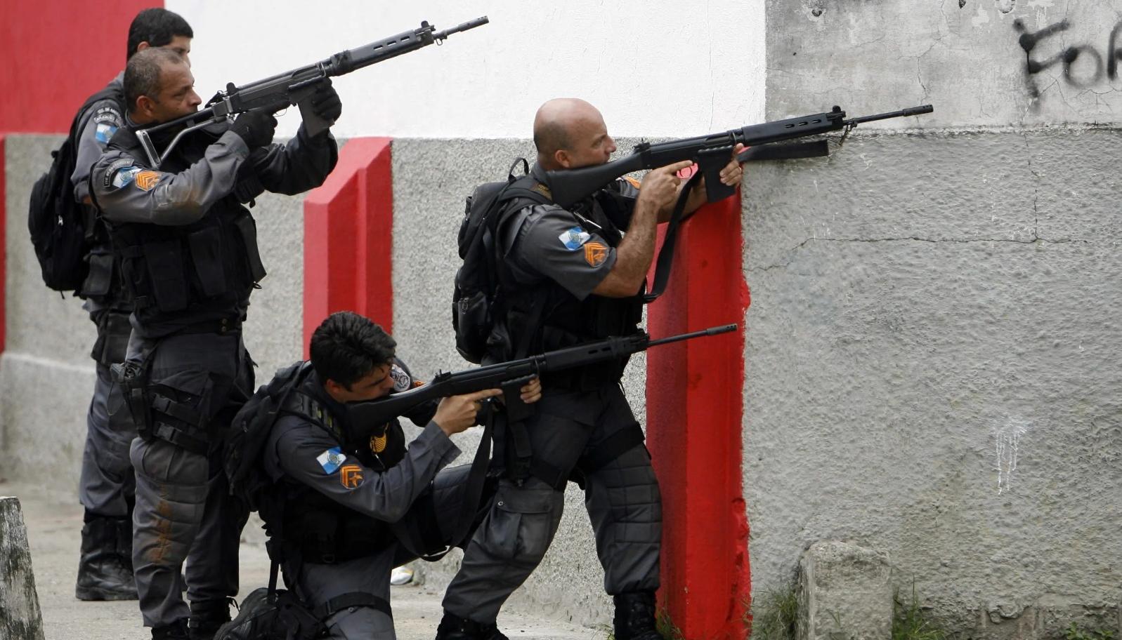 Policías en Río de Janeiro. 
