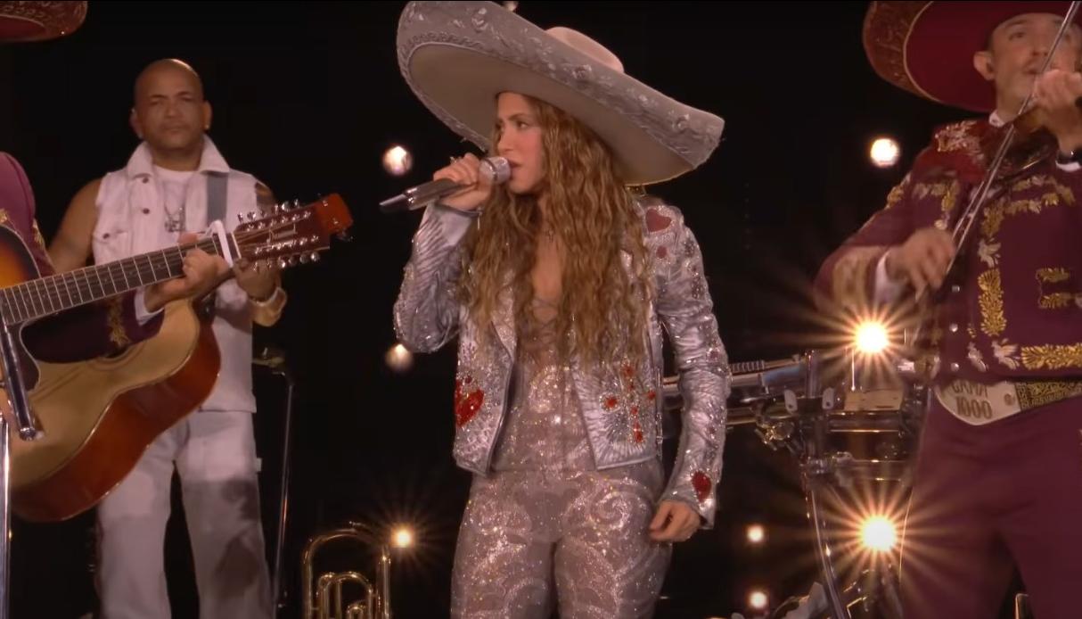 Shakira con el mariachi Gamamil.