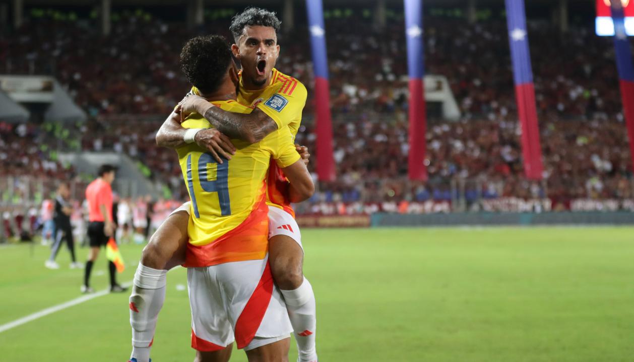 Luis Suárez y Luis Díaz celebrando uno de los goles.
