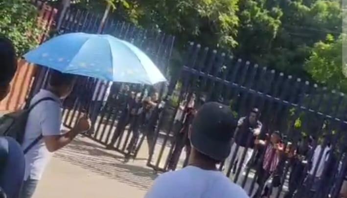 Ingreso a la fuerza de uno de los bandos en la Uniatlántico.