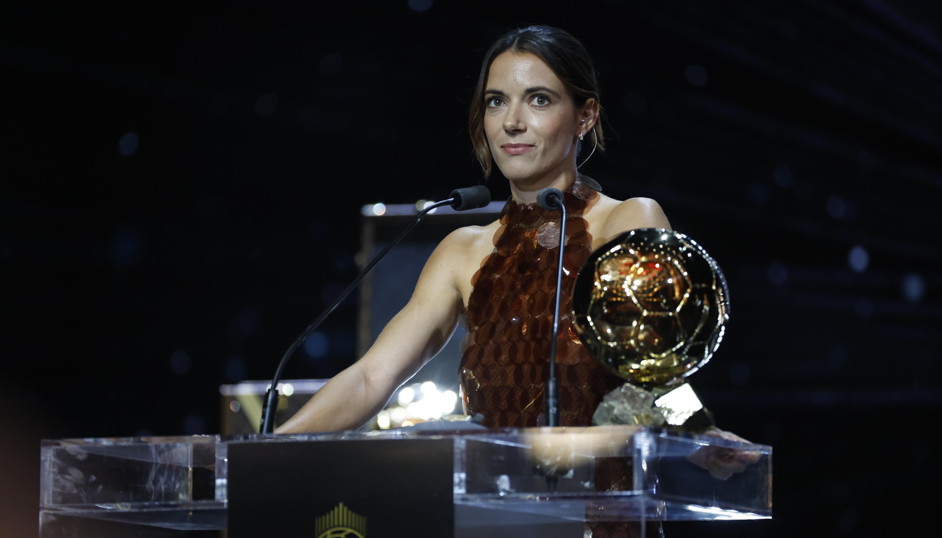 Aitana Bonmatí es la primera jugadora que logra tres Balones de Oro consecutivos.