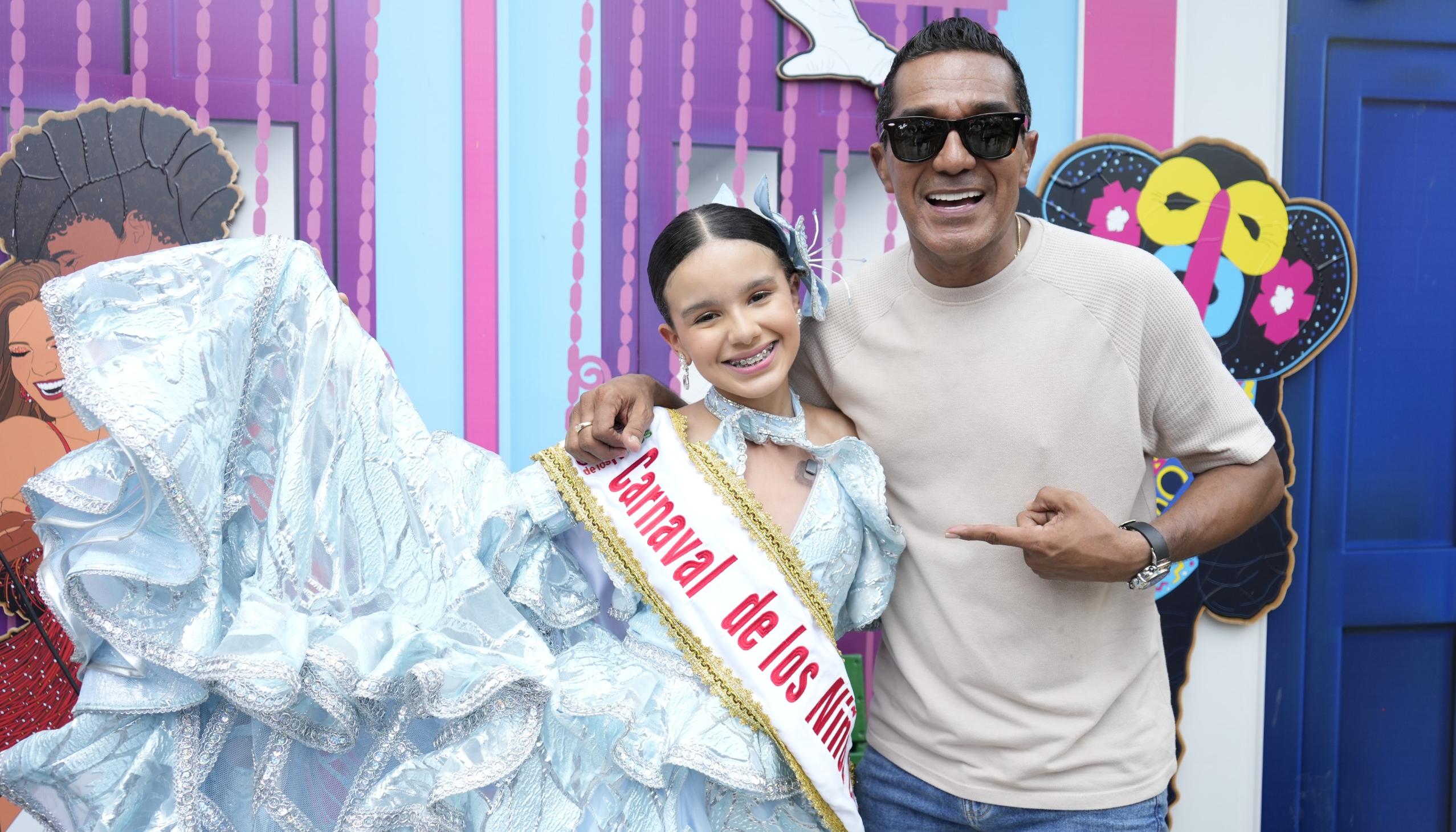 Checo Acosta y su hija Sharon Acosta, Reina del Carnaval de los Niños 2026.