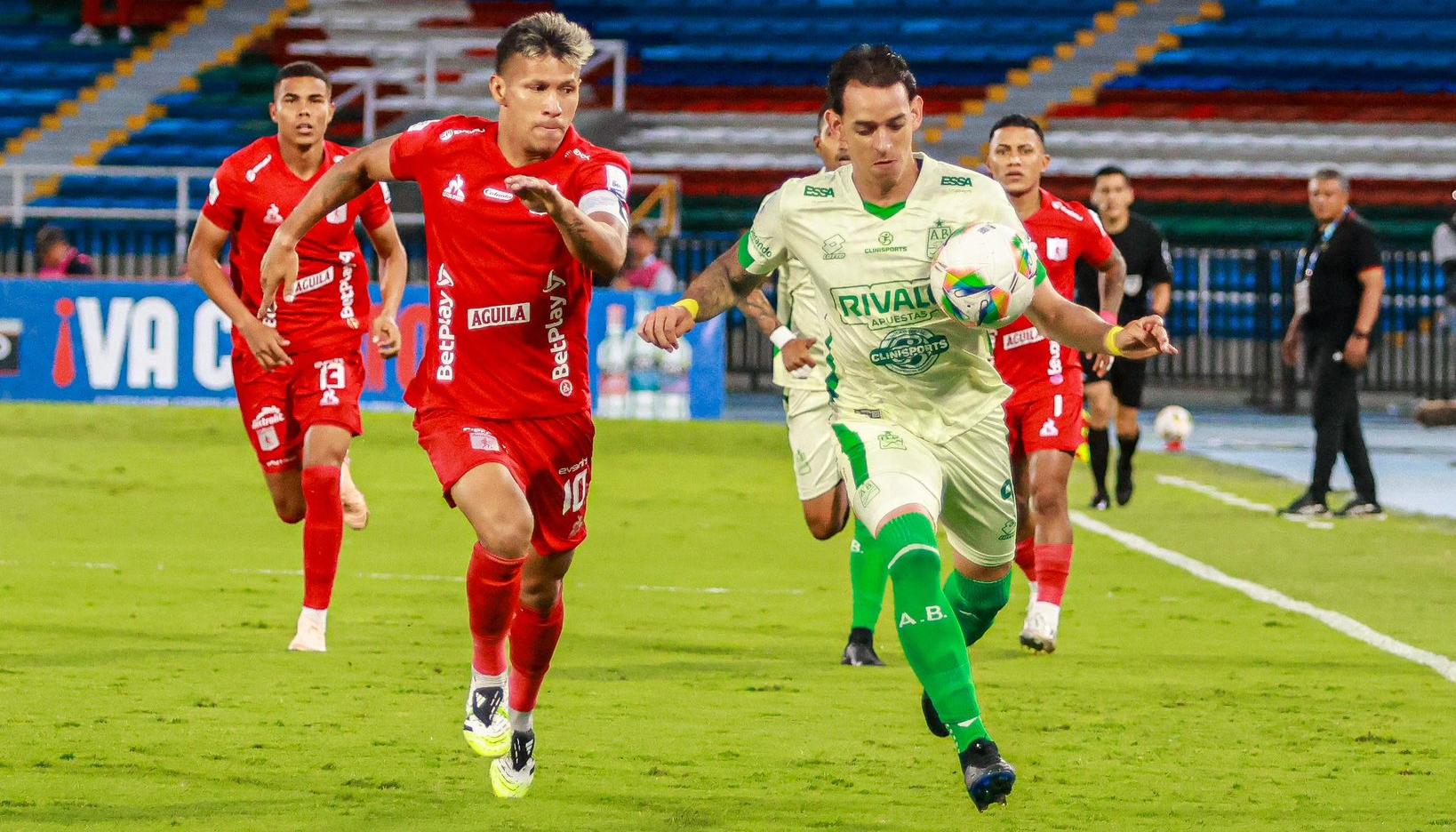 Acción del partido entre América y Bucaramanga, en Cali. 