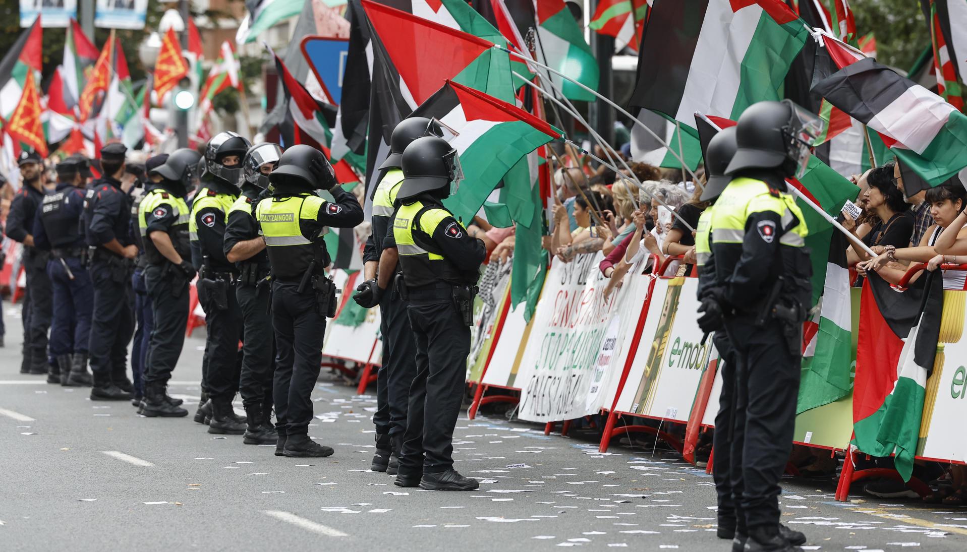 Protesta propalestina en la etapa 11 en Bilbao.